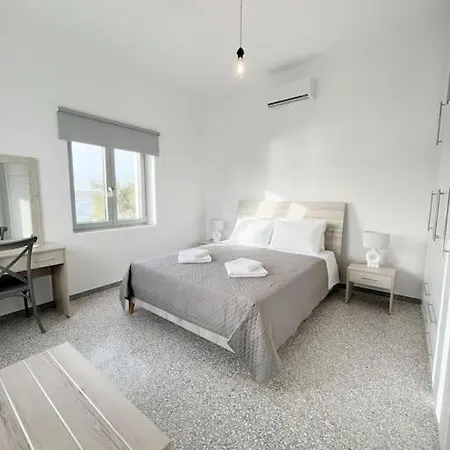 Linardo's Cycladic House Naousa (Paros)