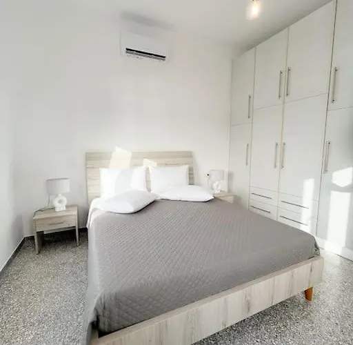 Linardo's Cycladic House *